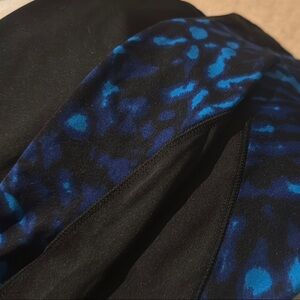 POP Fit Black and Blue Abstract Leggings
